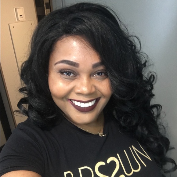 Meet your Posher, Cassandra - Picture 3 of 4